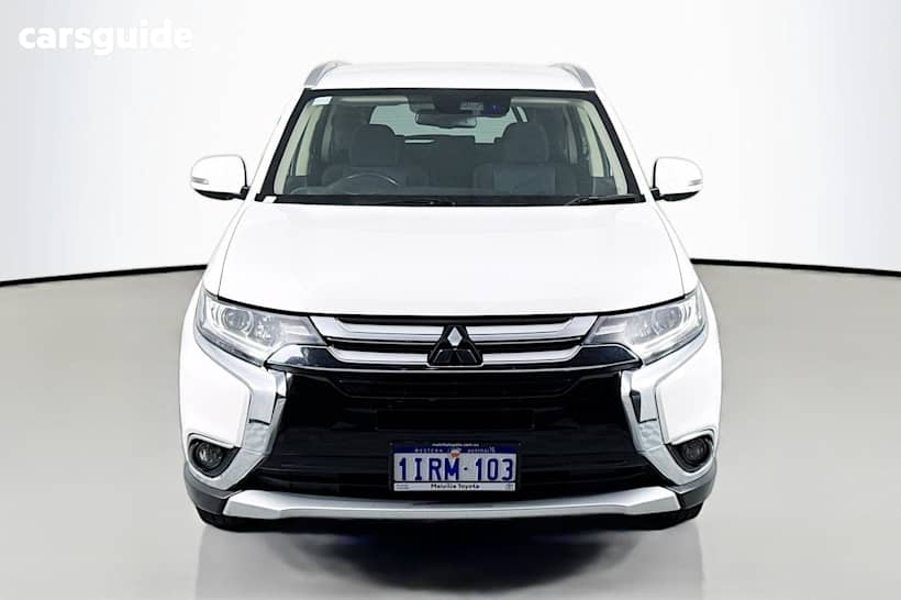 White 2017 Mitsubishi Outlander Wagon Ls Safety Pack (4X2)