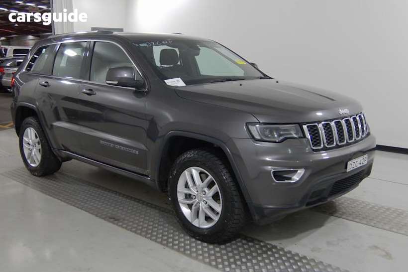 Grey 2018 Jeep Grand Cherokee Wagon Laredo (4X4)