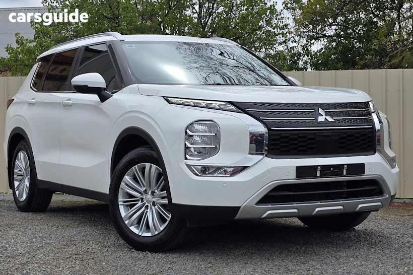 White 2022 Mitsubishi Outlander SUV LS 4X4