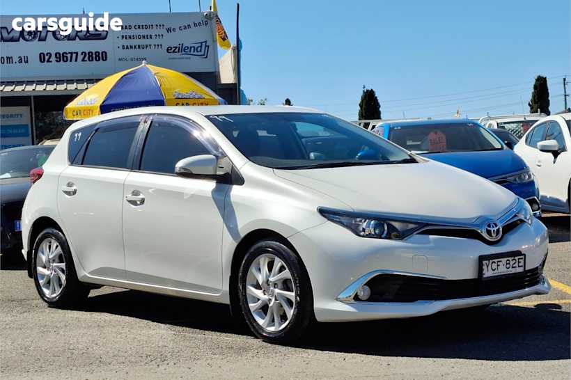 White 2015 Toyota Corolla Hatch ASCENT SPORT F