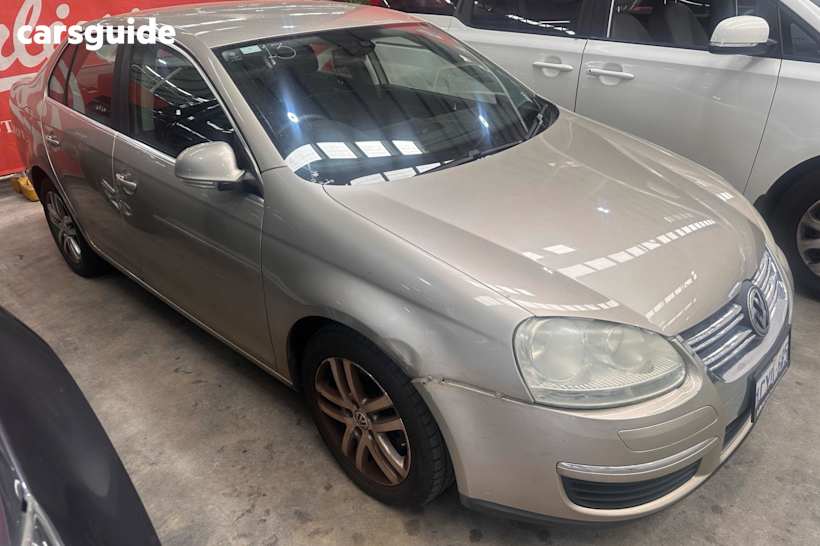 Beige 2008 Volkswagen Jetta Sedan FSI F