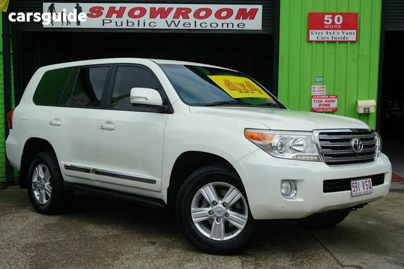 White 2015 Toyota Landcruiser SUV SAHARA 4X4