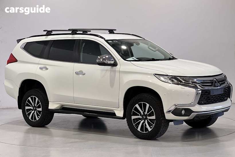 White 2017 Mitsubishi Pajero Sport SUV EXCEED 4X4
