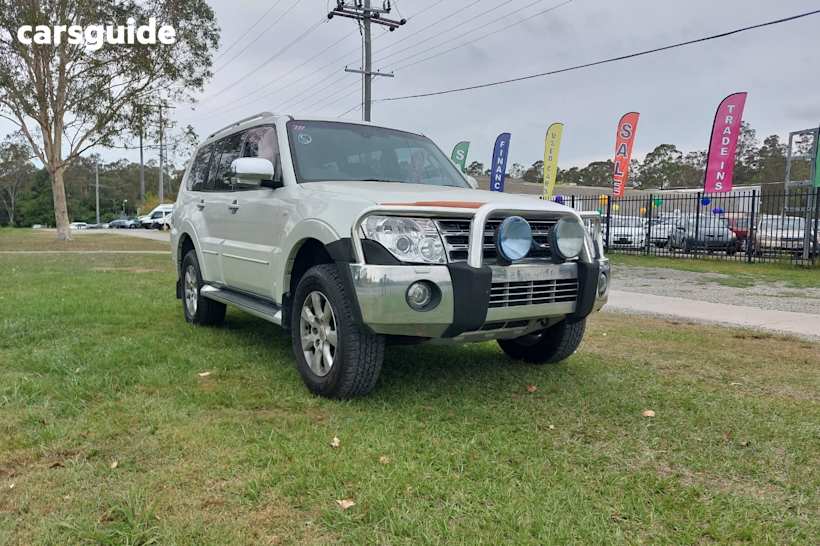 White 2010 Mitsubishi Pajero Wagon Glx Lwb (4X4)