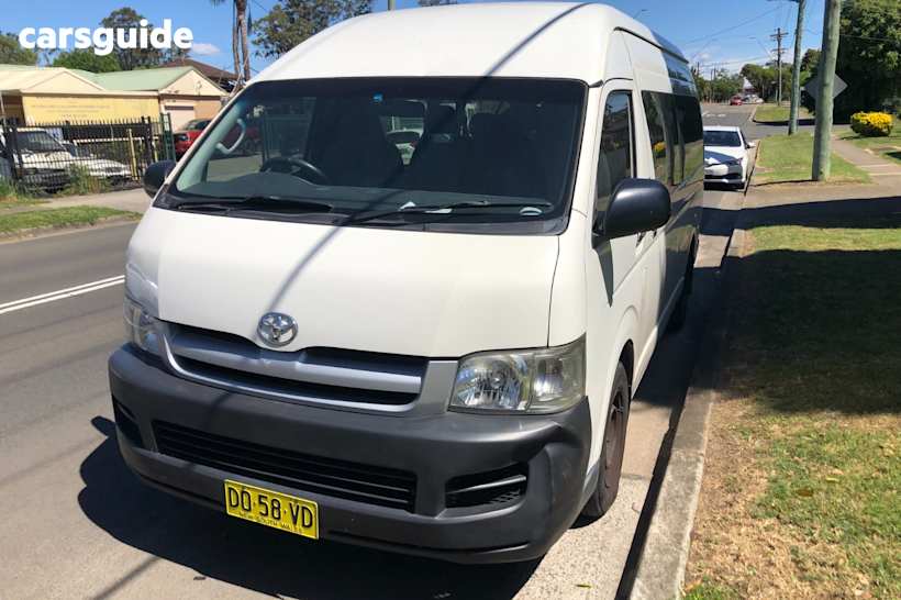 White 2005 Toyota HiAce Bus Commuter