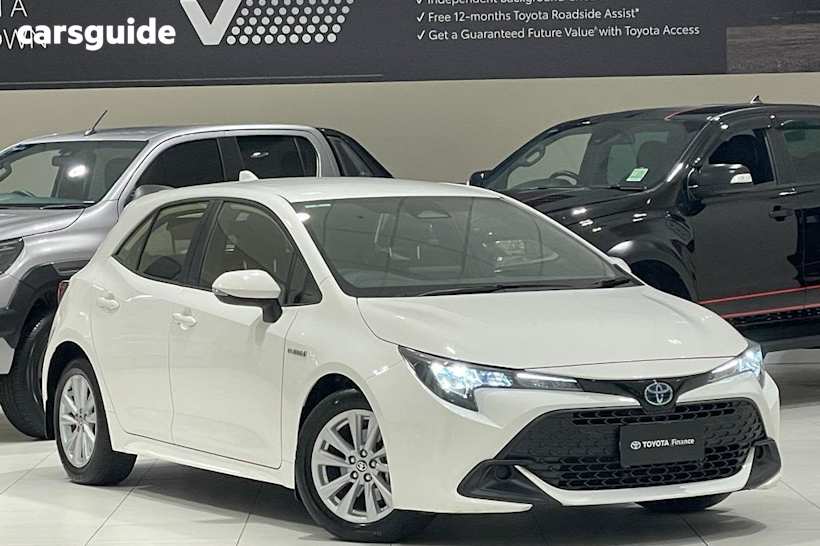 White 2024 Toyota Corolla Hatch ASCENT SPORT HYBRID F