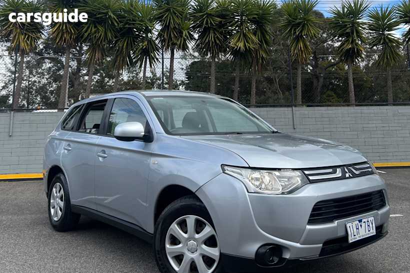 Silver 2013 Mitsubishi Outlander Wagon Es (4X2)