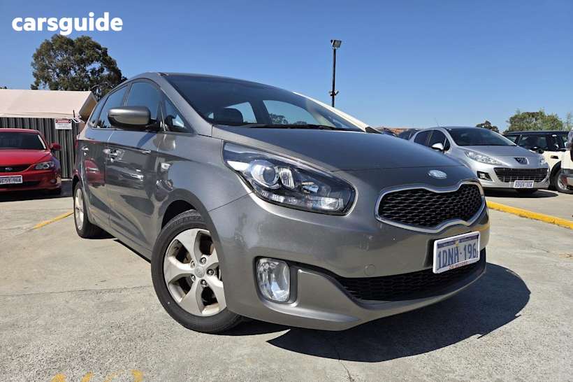 Grey 2013 Kia Rondo Wagon Si