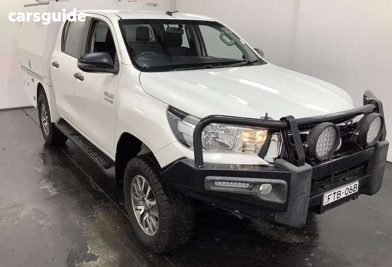 White 2018 Toyota Hilux Double Cab Pick Up Sr (4X4)