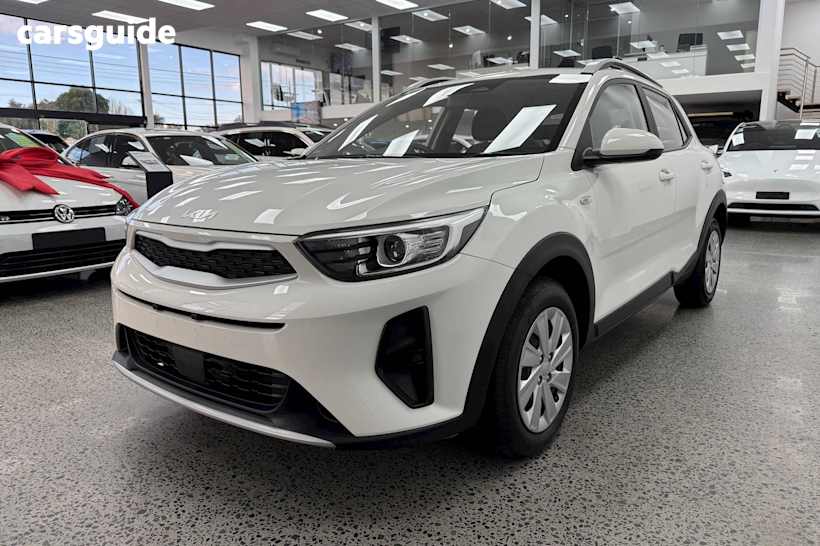 White 2021 Kia Stonic SUV S F