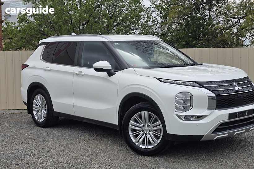 White 2022 Mitsubishi Outlander SUV LS 4X4