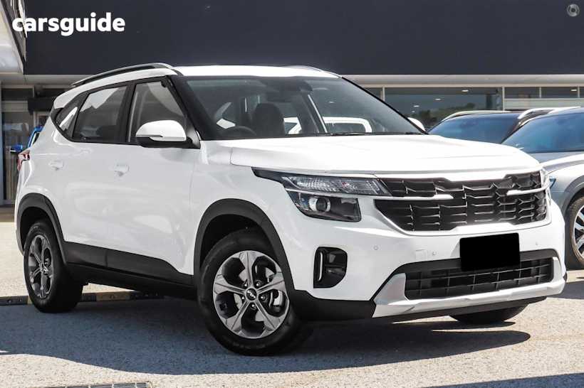 White 2025 Kia Seltos SUV S F