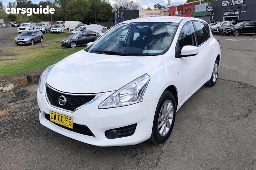 White 2016 Nissan Pulsar Hatchback St
