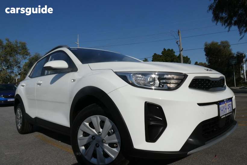 White 2023 Kia Stonic Wagon S