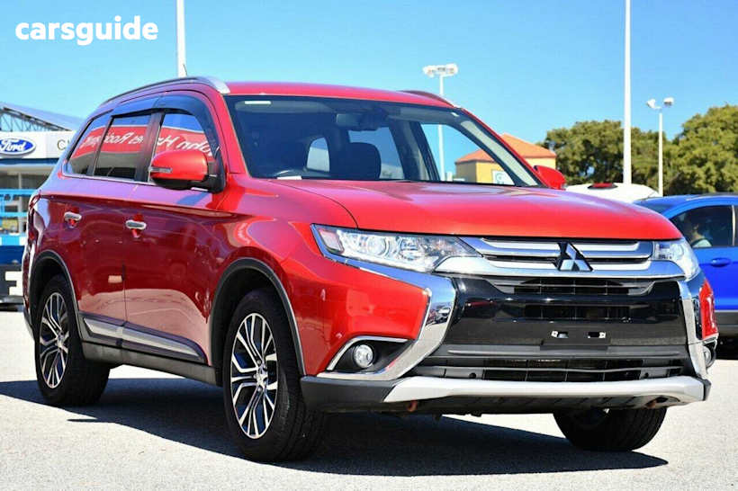 Red 2016 Mitsubishi Outlander SUV XLS F