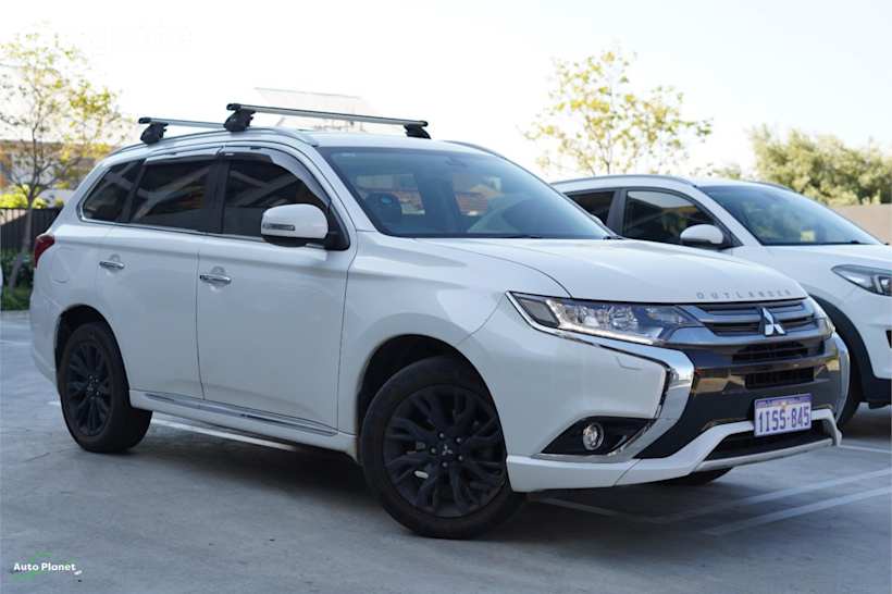 White 2017 Mitsubishi Outlander SUV PHEV LS 4WD