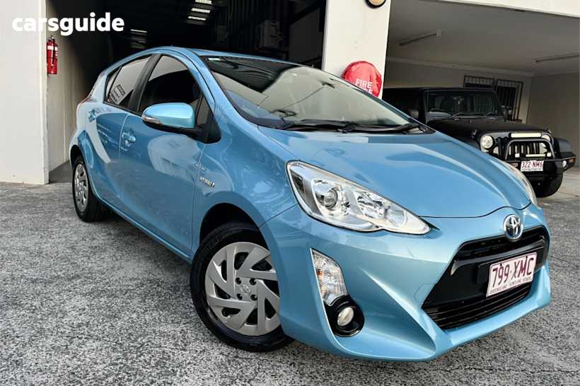 Blue 2017 Toyota Prius-C Hatch F