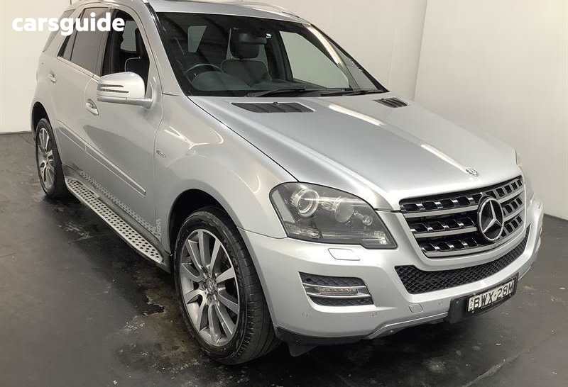 Silver 2011 Mercedes-Benz ML300 Wagon Cdi (4X4)