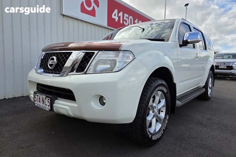 White 2011 Nissan Pathfinder Wagon St-L (4X4)