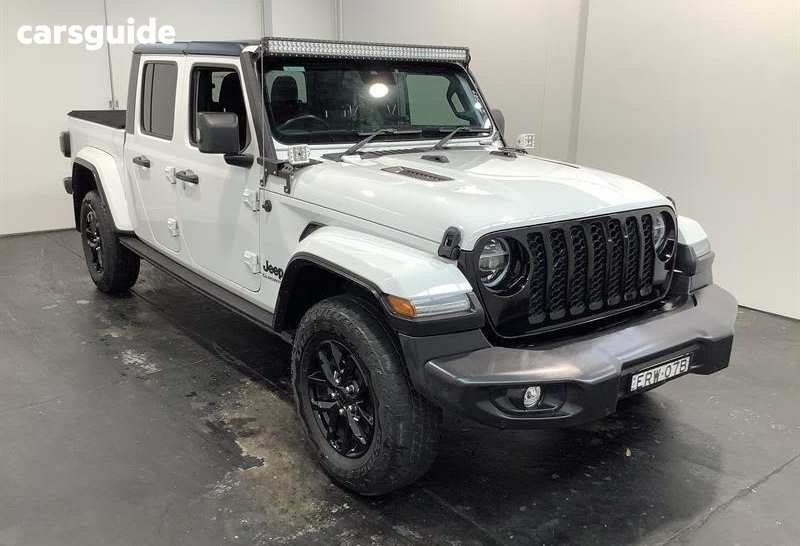 White 2021 Jeep Gladiator Dual Cab Utility Sport S (4X4)