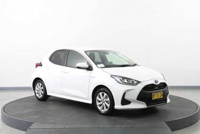 White 2022 Toyota Yaris Hatchback Sx Hybrid