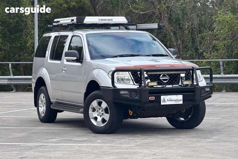 White 2011 Nissan Pathfinder Wagon St (4X4)