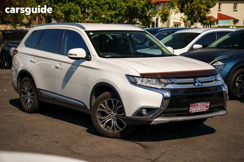 White 2015 Mitsubishi Outlander Wagon Ls (4X4)
