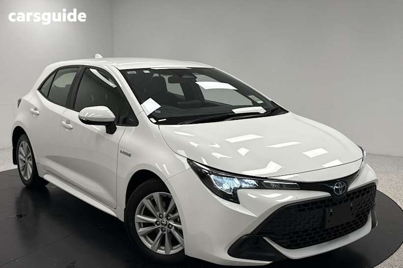 White 2023 Toyota Corolla Hatch ASCENT SPORT HYBRID F