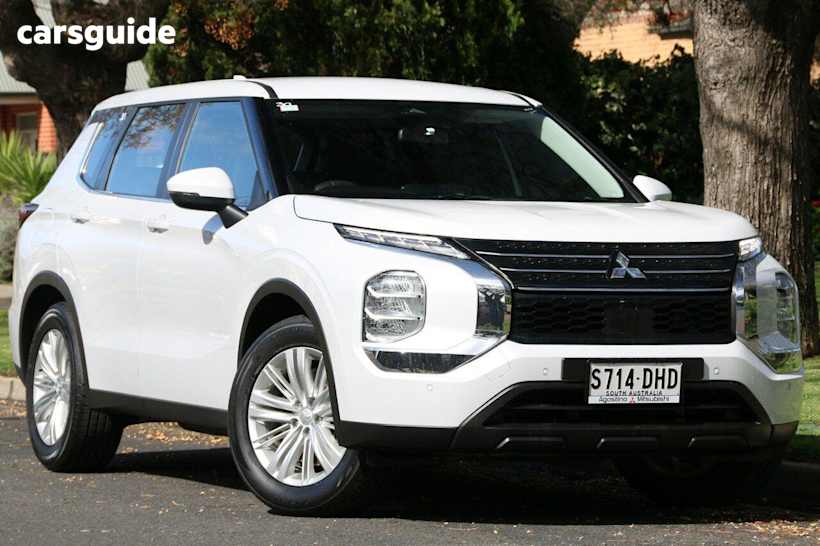 White 2022 Mitsubishi Outlander SUV ES F