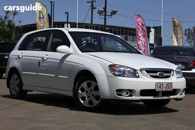 White 2006 Kia Cerato Hatchback