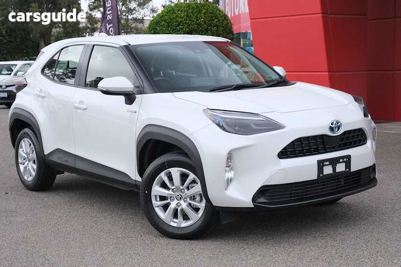 White 2023 Toyota Yaris Cross SUV GX F