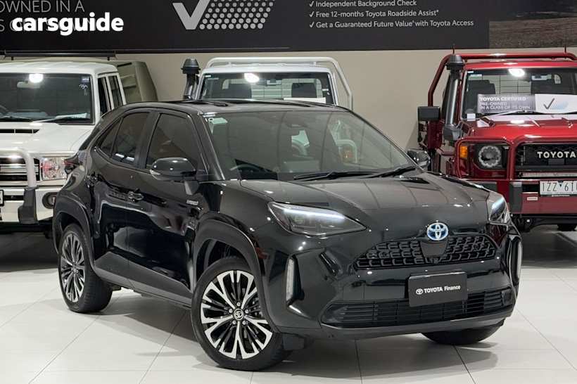 Black 2024 Toyota YARIS CROSS HYBRID Hatch URBAN F