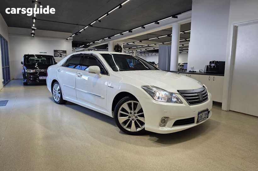 White 2012 Toyota Crown Sedan GWS204 HYBRID (ZX000608)