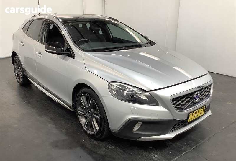 White 2015 Volvo V40 Hatchback D4 Luxury Cross Country