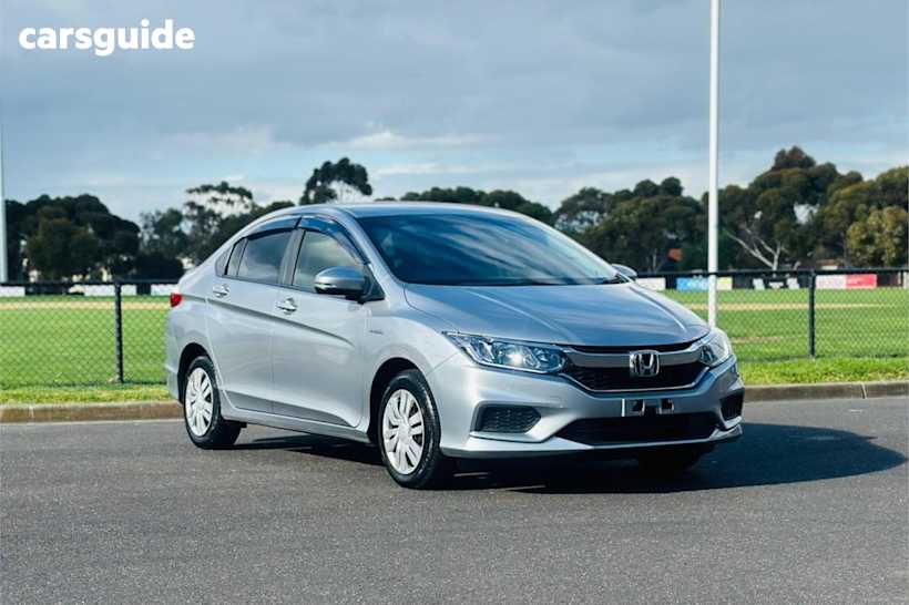 Silver 2019 Honda Grace Sedan HYBRID DX