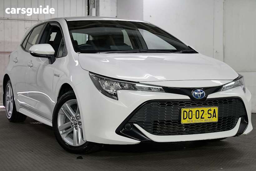 White 2022 Toyota Corolla Hatch ASCENT SPORT HYBRID F