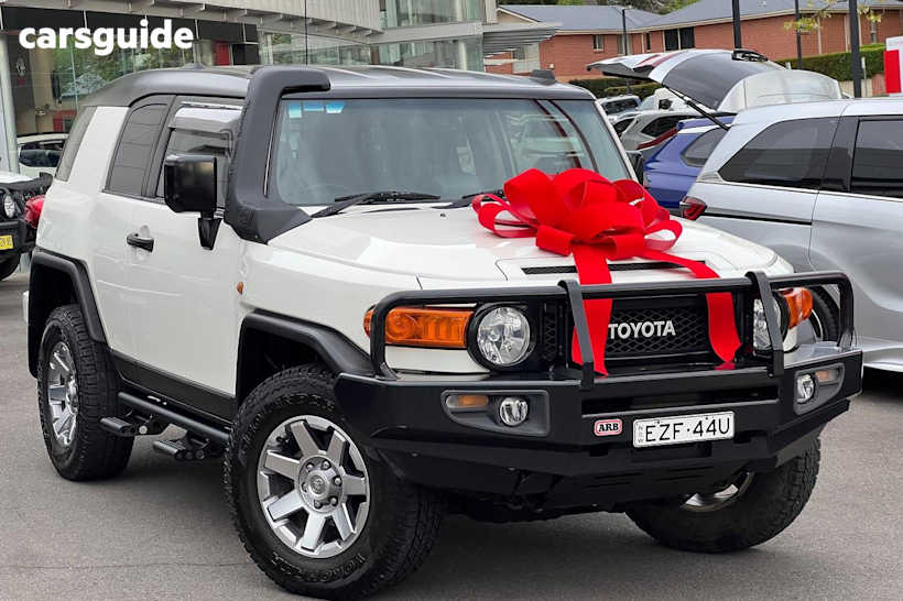 White 2014 Toyota FJ Cruiser SUV 4X4