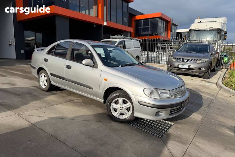 Silver 2002 Nissan Pulsar Sedan Lx