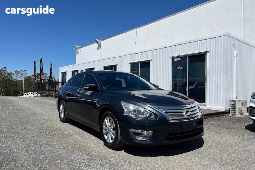 Black 2016 Nissan Altima Sedan ST F