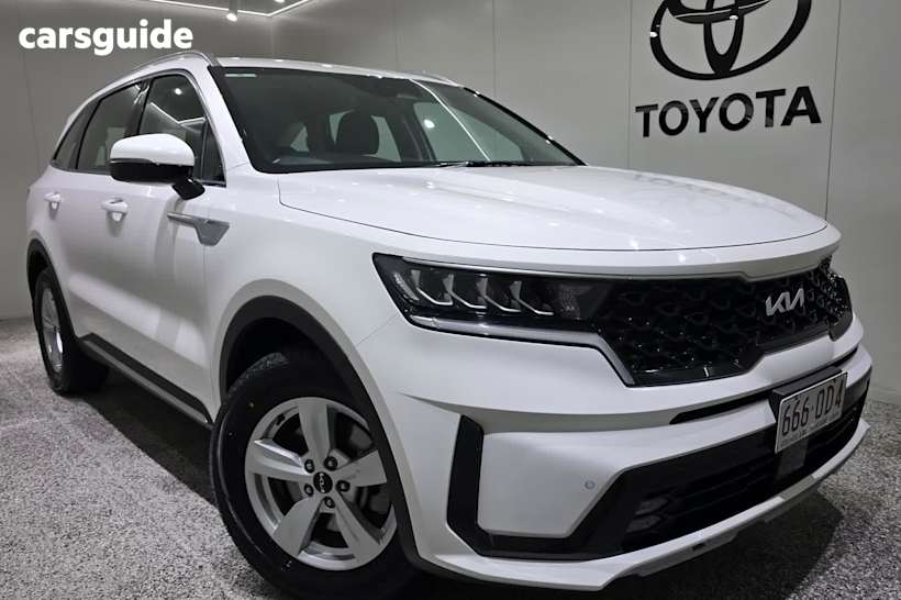 White 2023 Kia Sorento Wagon S 7 Seat