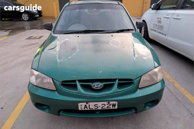 Green 2002 Hyundai Accent Hatchback Gl