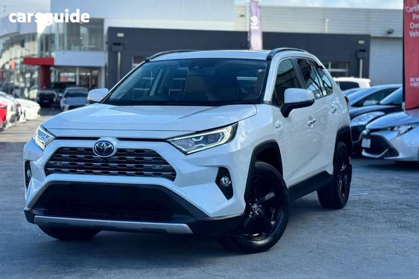 White 2019 Toyota RAV4 SUV CRUISER 4X4