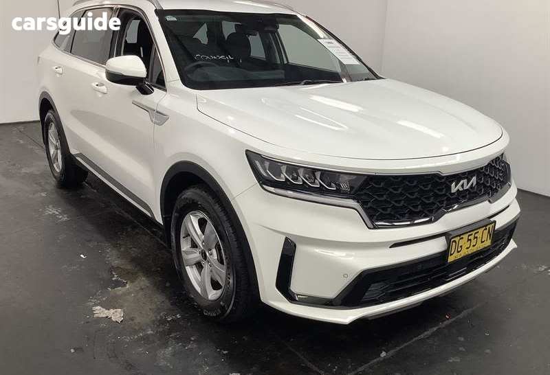 White 2023 Kia Sorento Wagon S 7 Seat