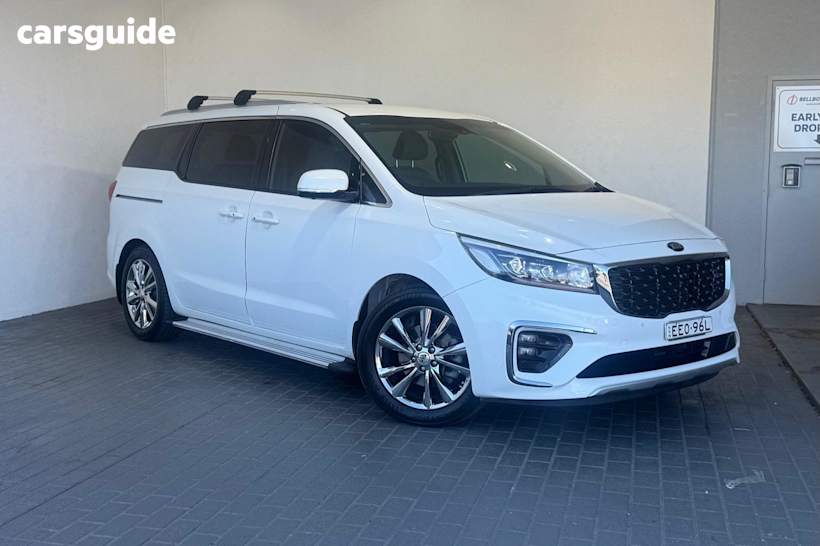 White 2019 Kia Carnival Wagon Platinum