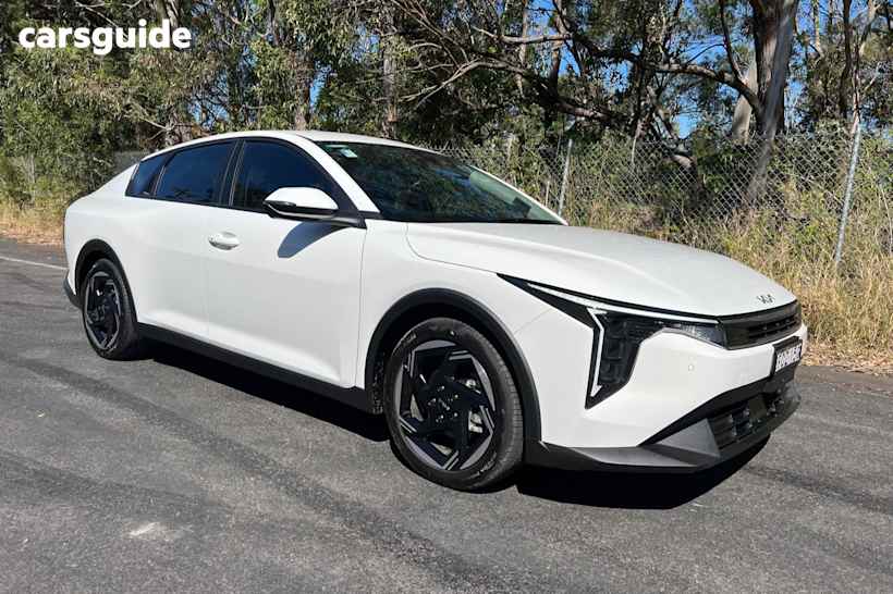 White 2024 Kia K4 Sedan SPORT F