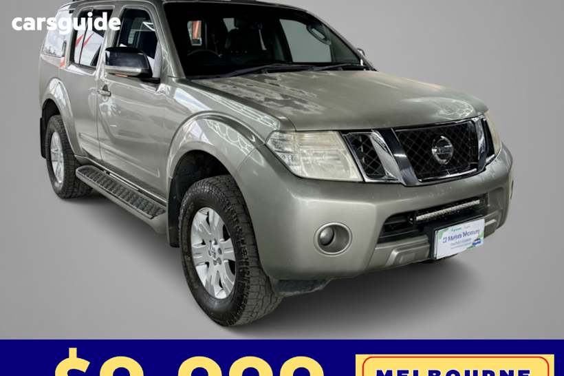 Silver 2011 Nissan Pathfinder Wagon St-L (4X4)