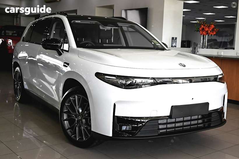 White 2025 Leapmotor C10 SUV REEV ULTRA HYBRID DESIGN R