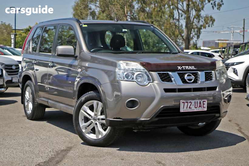 Grey 2011 Nissan X-Trail SUV ST F