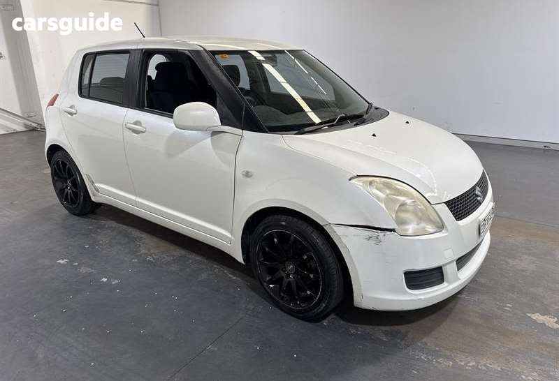 White 2010 Suzuki Swift Hatchback
