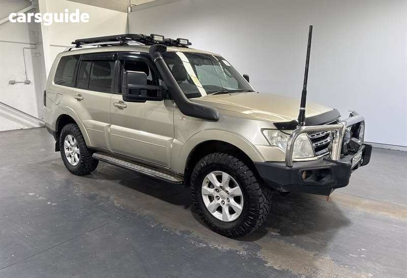 Gold 2010 Mitsubishi Pajero Wagon Gls Lwb (4X4)